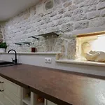 Kudelik - Stone Story Alojamento de Acomodação e Pequeno-almoço Trogir