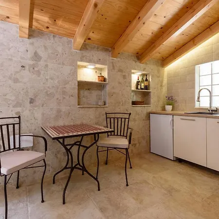 Bed & Breakfast Kudelik - Stone Story
