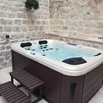 Couette-café Kudelik - Stone Story