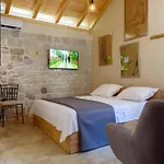 Couette-café Kudelik - Stone Story 4*