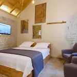 Couette-café Kudelik - Stone Story 4*