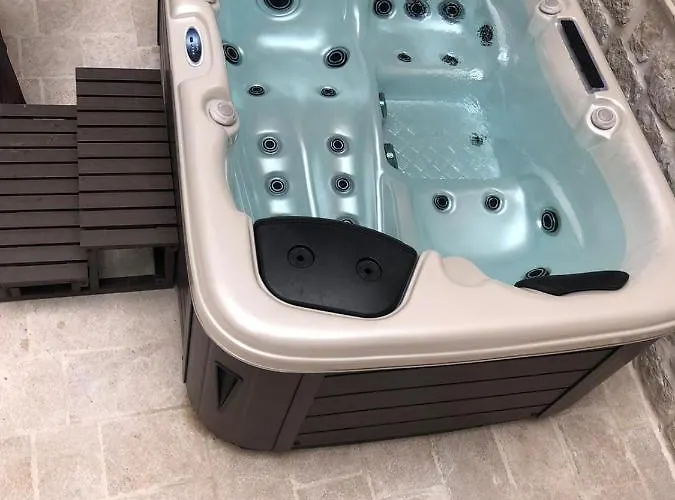 Frühstückspension Villa Kudelik - Stone Story 4*