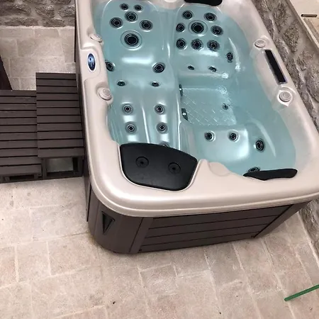 Bed & Breakfast Villa Kudelik - Stone Story 4*