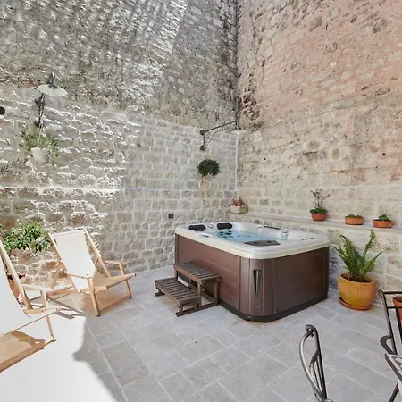 Villa Kudelik - Stone Story Bed & Breakfast 4*