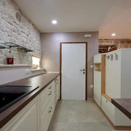 Bed & Breakfast Villa Kudelik - Stone Story