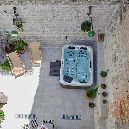 Villa Kudelik - Stone Story Bed & Breakfast 4*