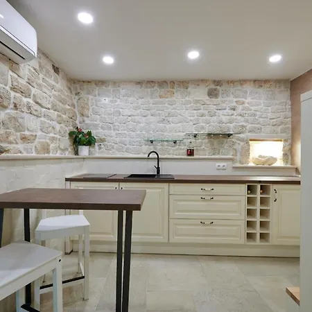 Villa Kudelik - Stone Story Bed & Breakfast 4*