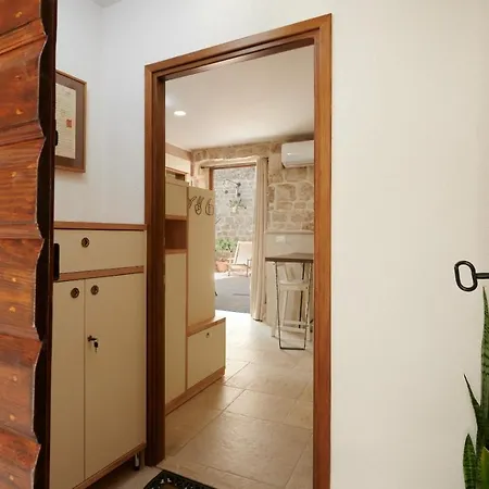Villa Kudelik - Stone Story Bed & Breakfast Trogir