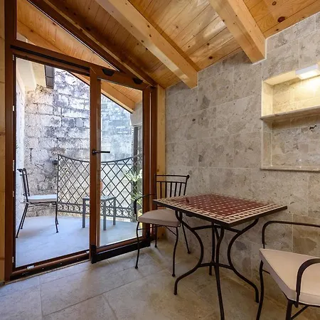 Bed & Breakfast Villa Kudelik - Stone Story 4*