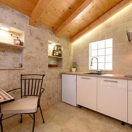 Villa Kudelik - Stone Story 4* Trogir