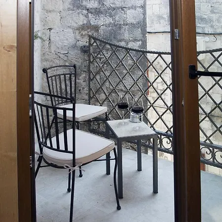 Bed & Breakfast Villa Kudelik - Stone Story 4*