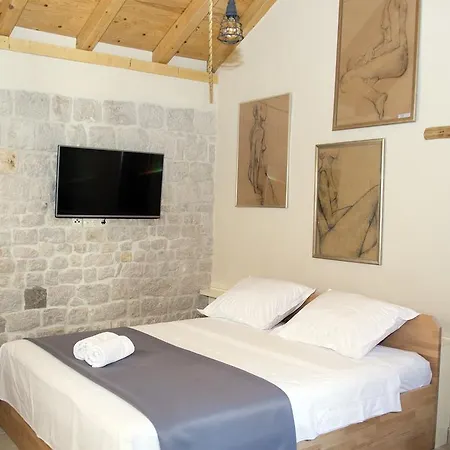 Bed & Breakfast Villa Kudelik - Stone Story 4*