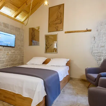 Bed & Breakfast Villa Kudelik - Stone Story 4*